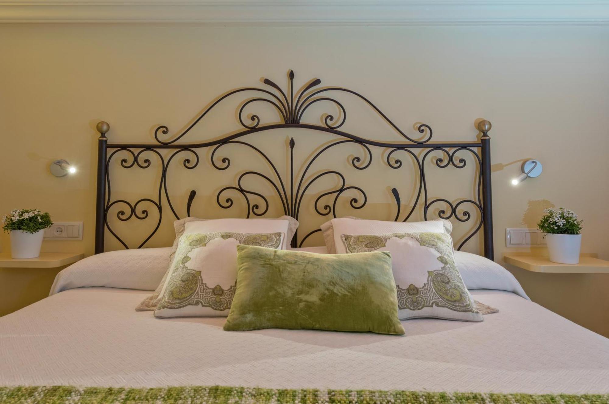 Hotel Cal Sastre Санта-Пау Номер фото