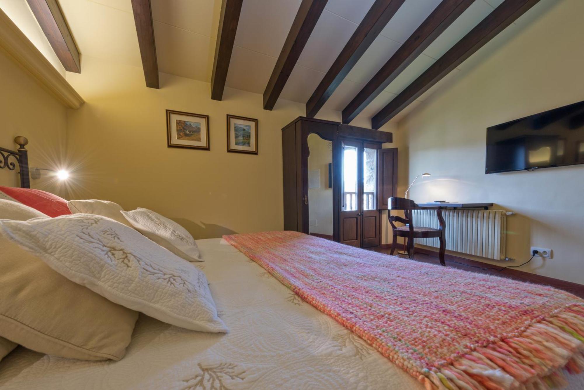 Hotel Cal Sastre Санта-Пау Номер фото
