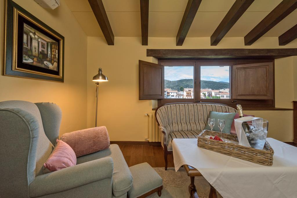 Hotel Cal Sastre Санта-Пау Номер фото