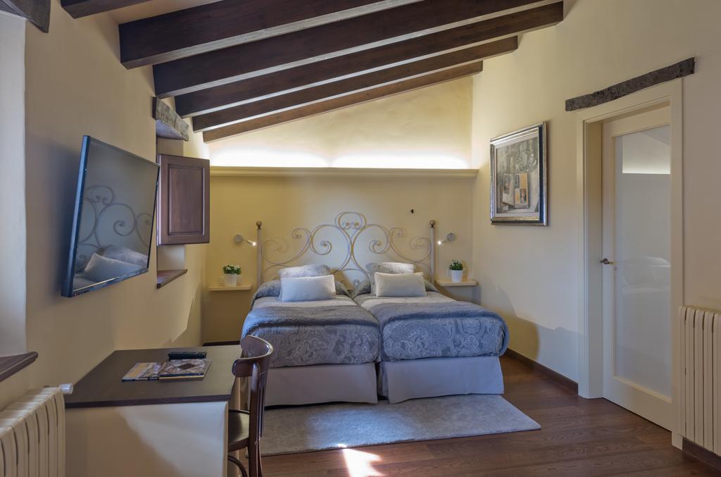 Hotel Cal Sastre Санта-Пау Экстерьер фото