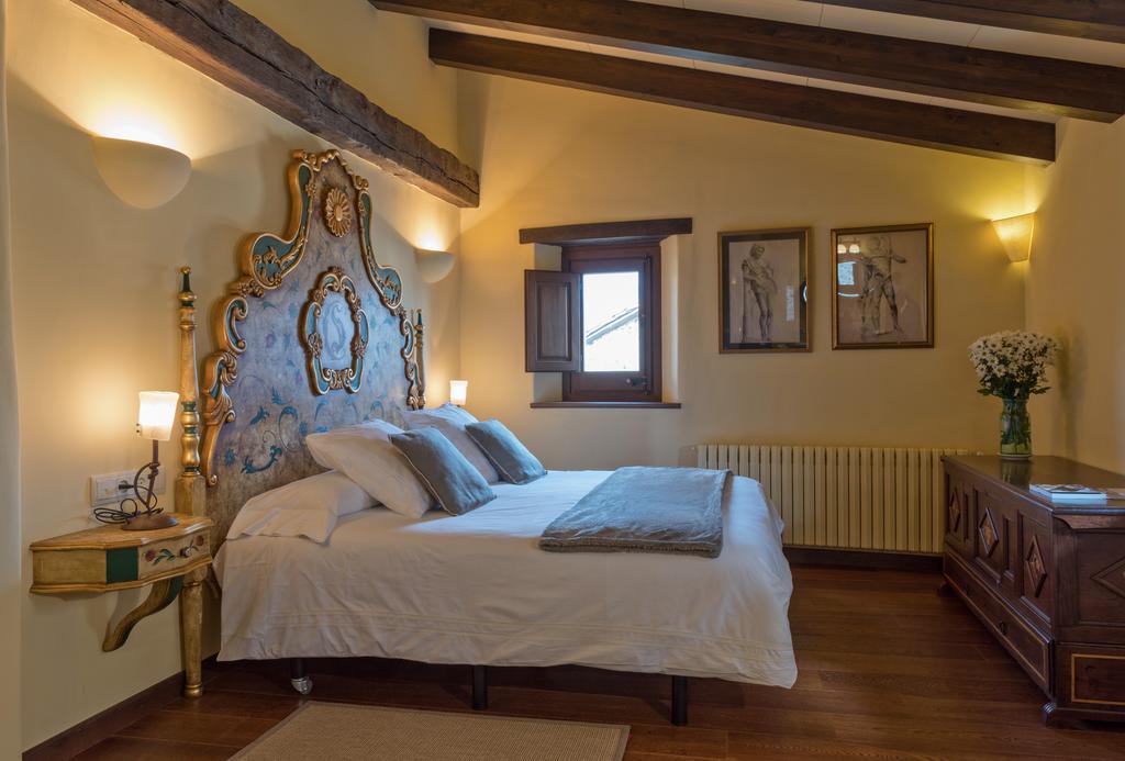 Hotel Cal Sastre Санта-Пау Номер фото